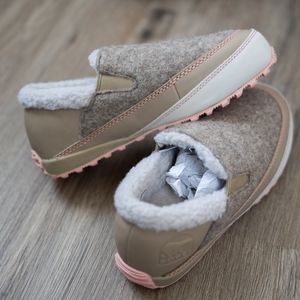 BRAND NEW SOREL never worn waterproof wool size 8 women's slip on shoes